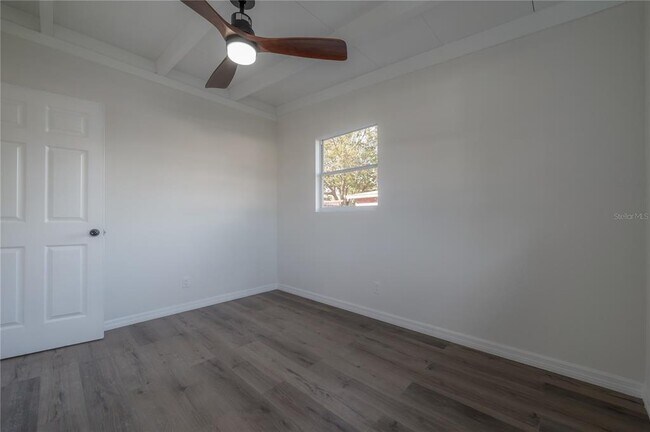 Building Photo - 4002 W Fairview Heights