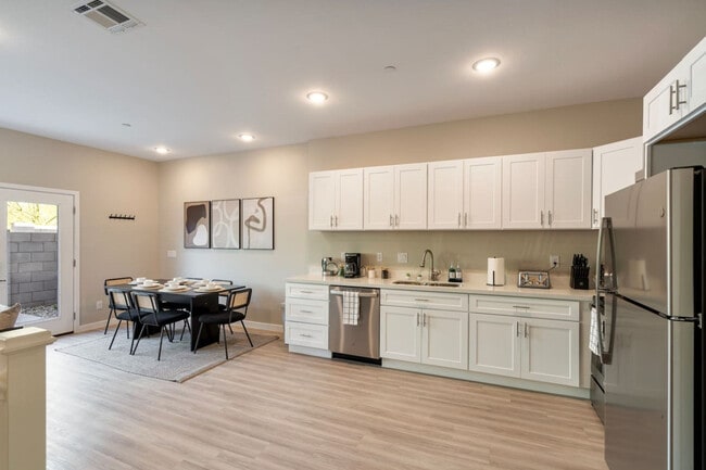 Building Photo - 16601 N Parkview Pl