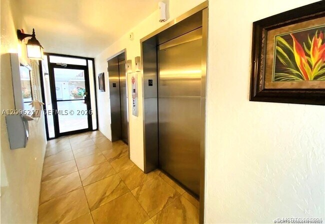 Building Photo - 10044 S Ocean Dr