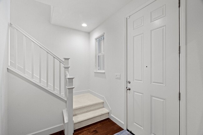 Building Photo - TOSCANA TOWNHOME EMBRACES LUXURY LIVING PRIVACY | SECURITY | MANY UPGRADES