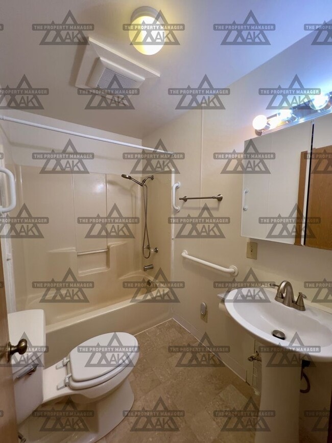 Building Photo - Spacious 3BR, 2.5BA Home off Chena Hot Springs Rd with Yard, Deck & Greenhouse