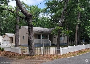 Building Photo - 2401 N Lakeshore Dr