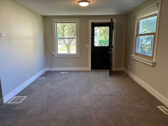 Building Photo - 2 Bed / 1 Bath Single-Family Home – N. Gaines Township