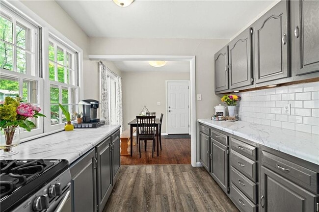 Building Photo - Adorable Three Bedroom Ranch in Overland Parkh