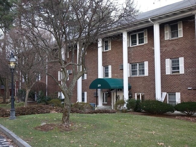 Building Photo - 209 Great Rd