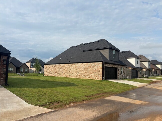 Building Photo - 3101 SW Lovely Ln