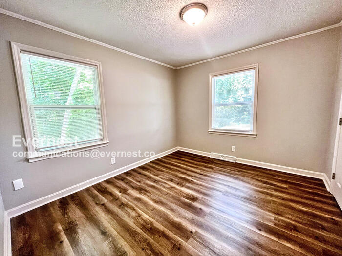 Building Photo - 2815 Crescent Ln