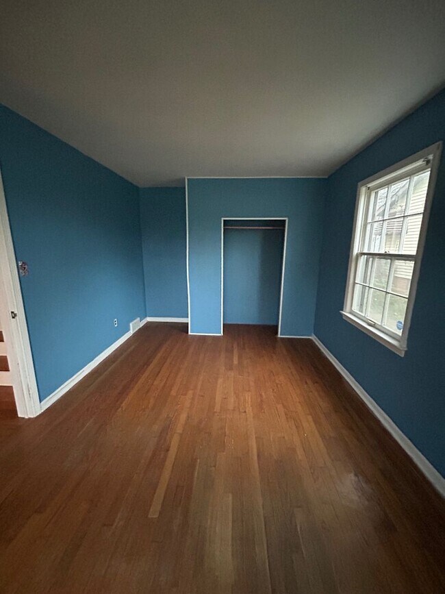 Building Photo - "Modern Luxury Awaits: Discover Serenity i...