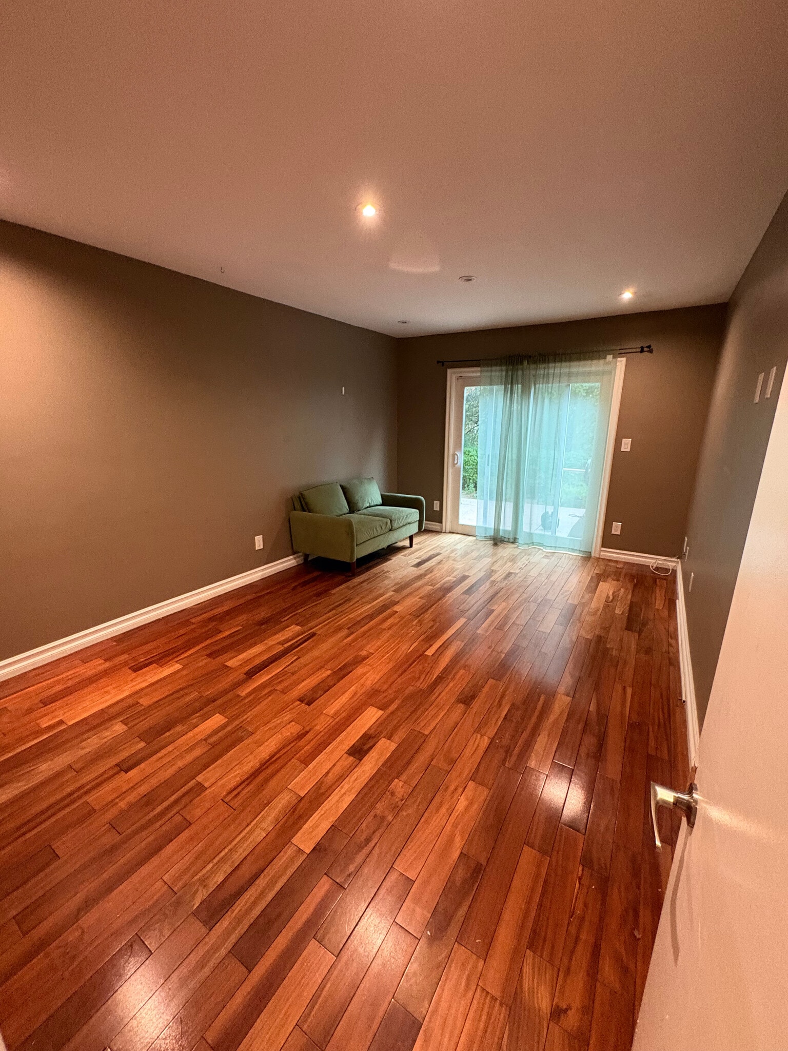 Building Photo - 9640 Royalton Dr