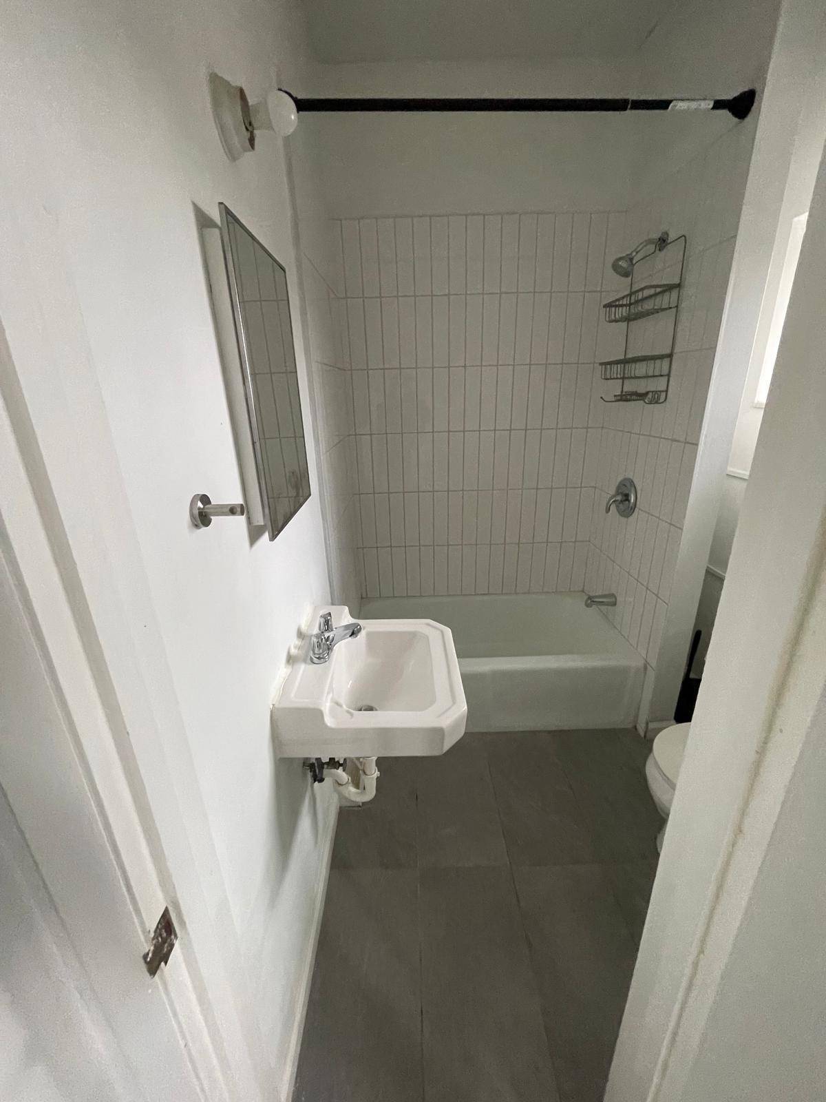 Building Photo - 1382 Center Ave