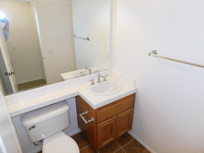 Building Photo - Exceptional 3 bed, 3.5 bath home in Irvine.