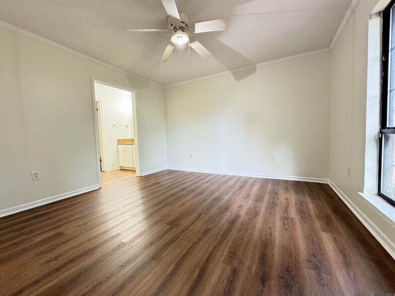 Building Photo - 1732 Manor Oak Dr