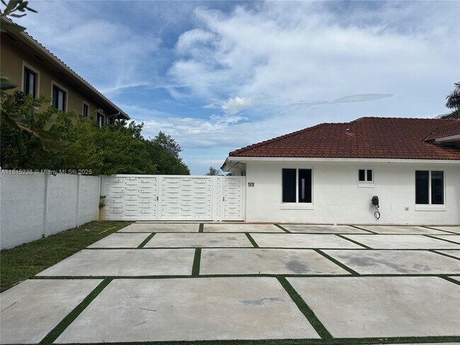 Building Photo - 465 NW 119th Ave