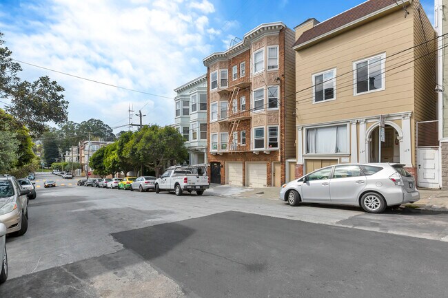 Building Photo - 125 Clayton