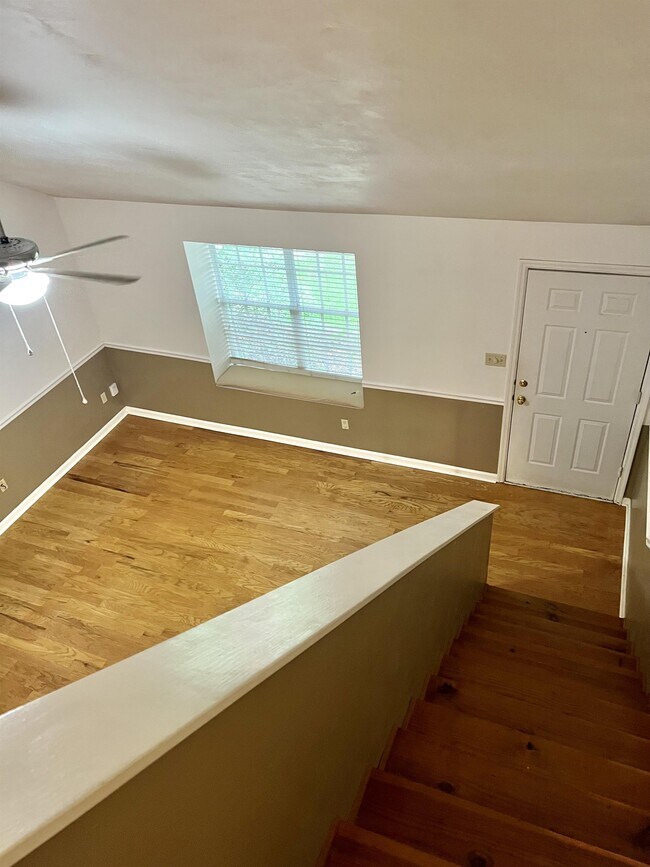 Building Photo - 3011 Richview Park Cir S