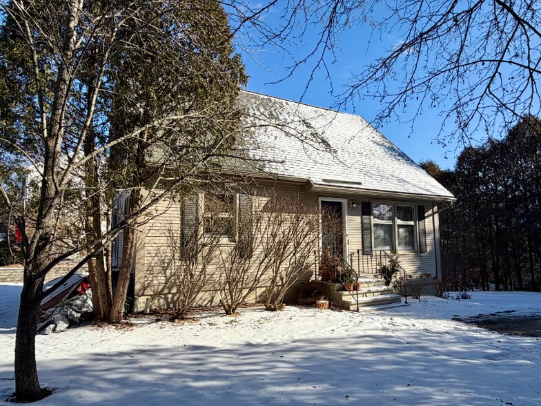 Building Photo - 2 Brickyard Rd