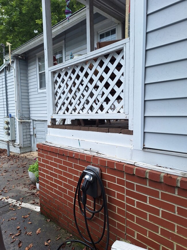 Building Photo - 867 Rosedale Rd NE