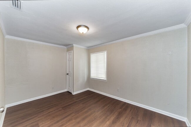 Building Photo - 620 5th Ave SW