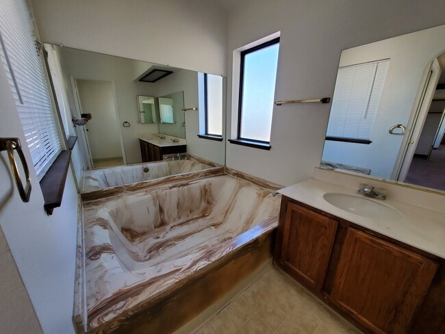 Building Photo - 6125 W Oakey Blvd