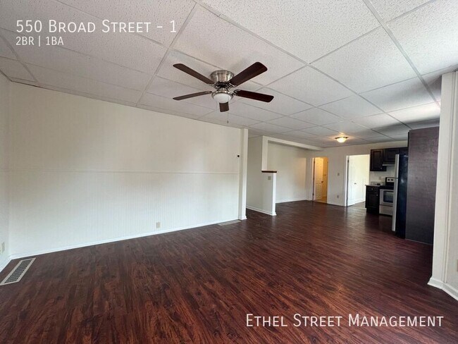 Building Photo - 550 Broad St