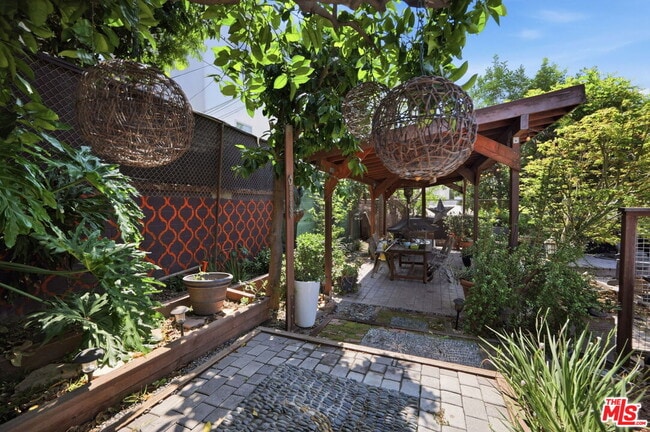 Building Photo - 340 N La Fayette Park Pl