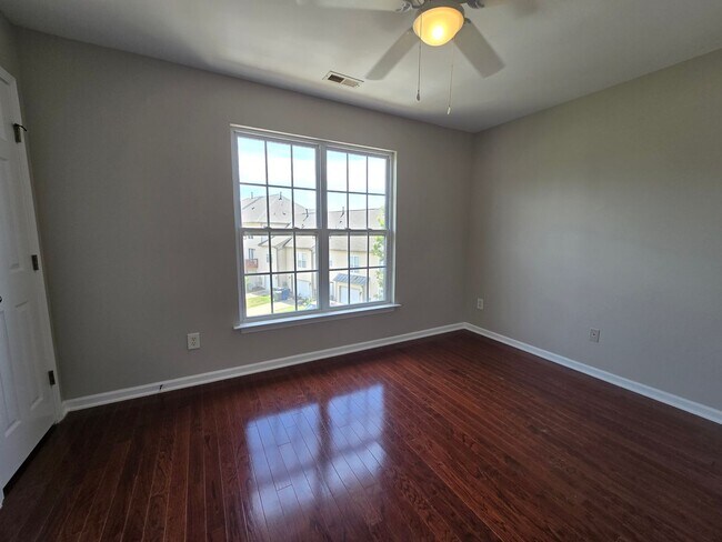 Building Photo - 10028 Blackwell Dr
