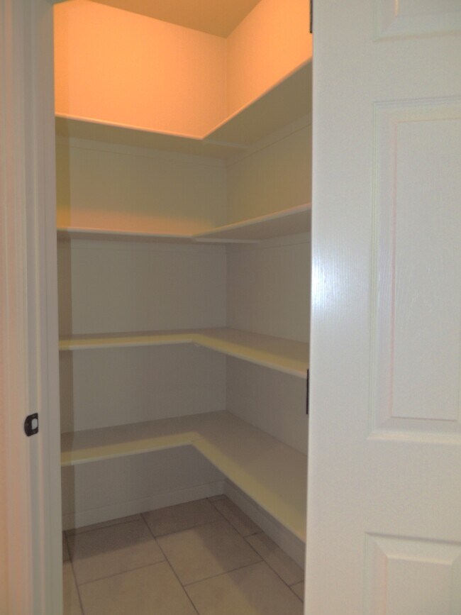 Building Photo - 663 Chalisa Ave