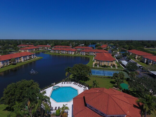 Building Photo - Beautiful furnished 2/2 condo with stunning water view available now for a short-term stay
