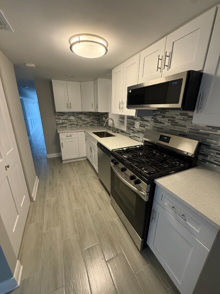 Building Photo - 8509 S Brandon Ave