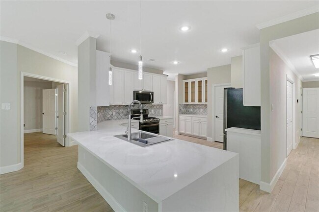 Building Photo - 305 Dayna Cv