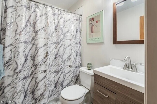 Building Photo - 606 Robin Rd