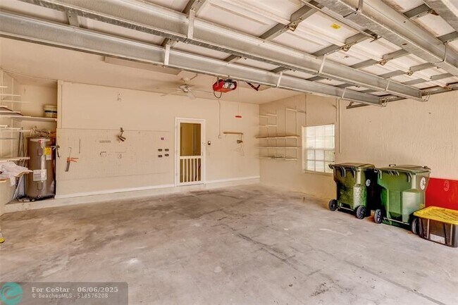 Building Photo - 3829 NW 62nd Ct