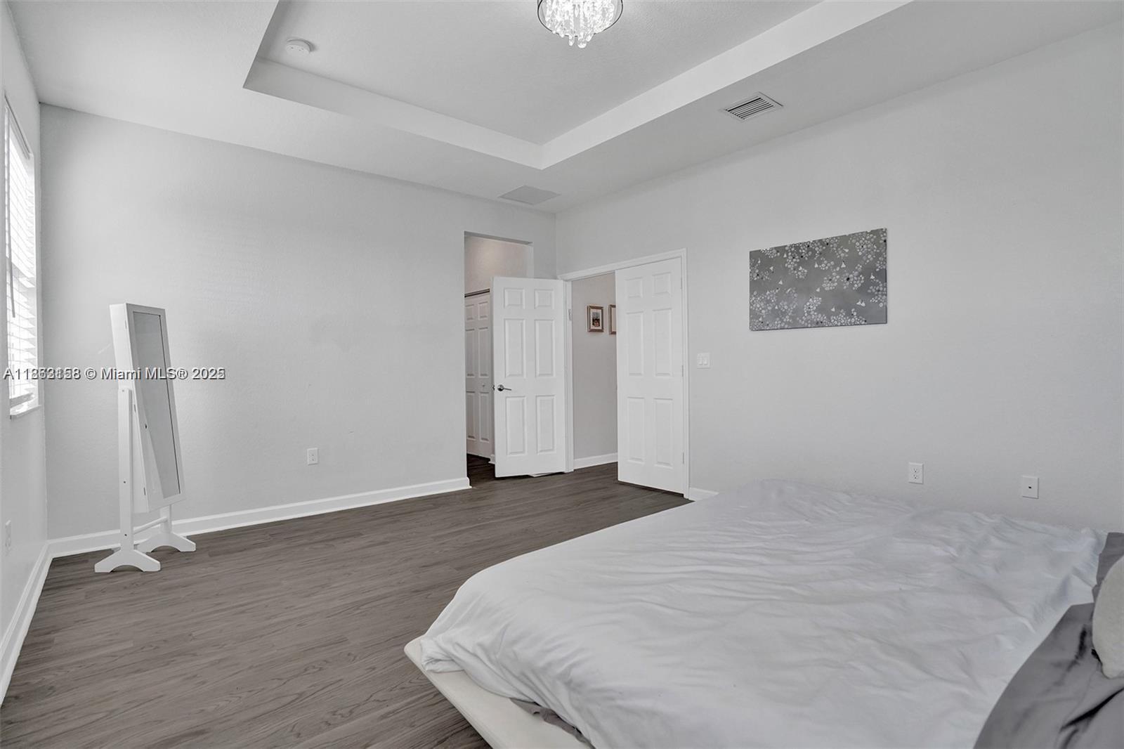 Building Photo - 268 NE 210th Way