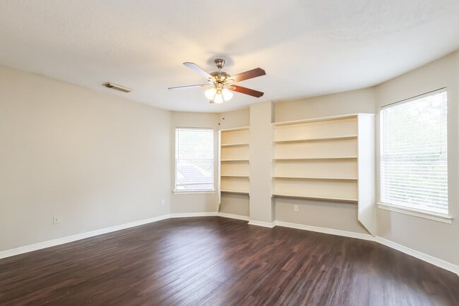 Building Photo - 5623 Evergreen Valley Dr