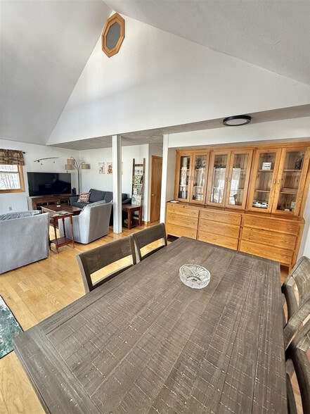 Building Photo - 35 Babes Ln