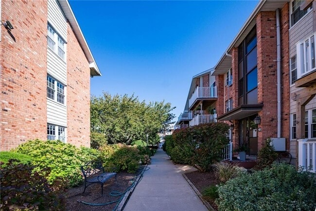 Building Photo - 43 Bullocks Point Ave