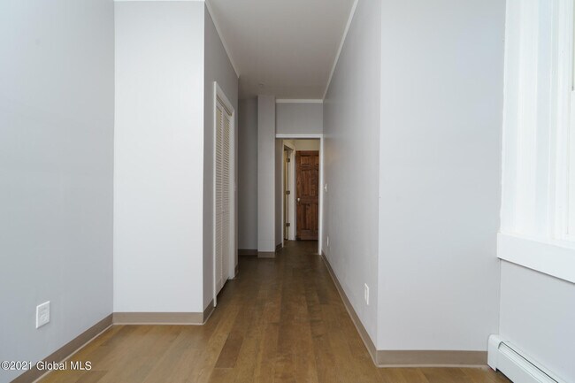 Building Photo - 10 Hall Pl