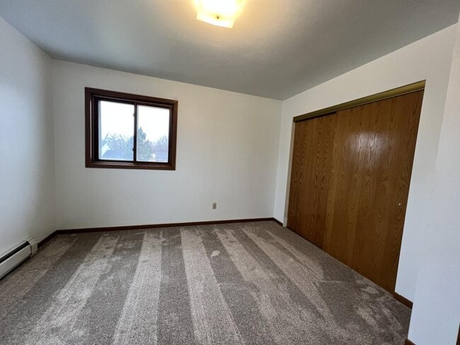 Building Photo - 282 Wintergreen Dr