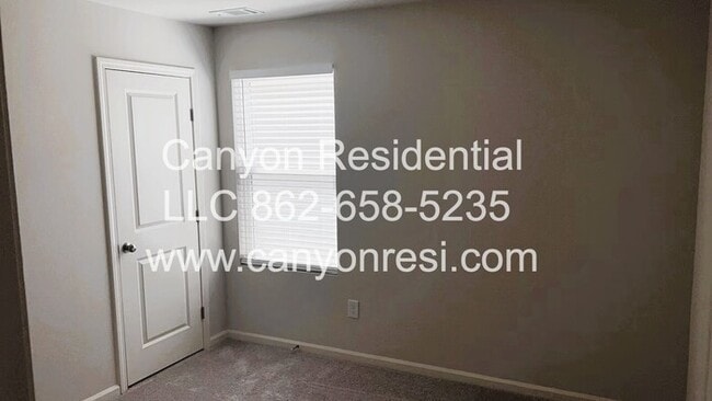 Building Photo - 740 Wayfinder Run