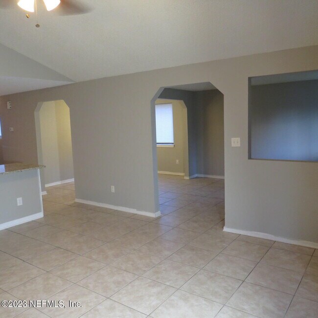 Building Photo - 563 Thomas Stone Ct
