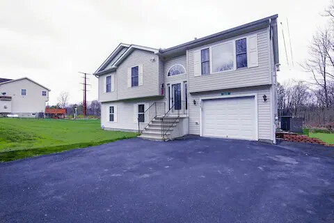 Building Photo - 1019 Cricket Ln