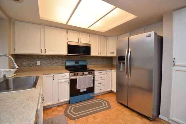 Building Photo - 2122 Rainbow Point Dr