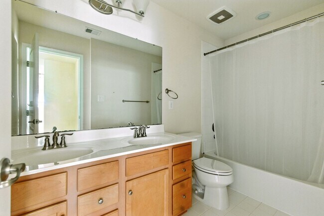 Building Photo - 8120 Fairmont Dr