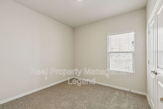 Building Photo - 606 Travine Dr