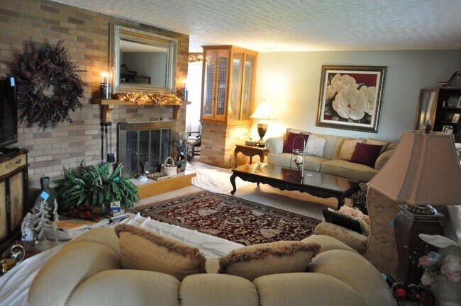 Building Photo - 317 Chestnut St