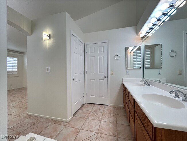Building Photo - 9757 Derbyhill Cir
