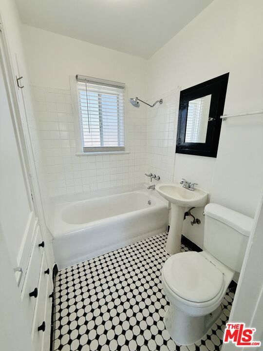 Building Photo - 3883 S Gramercy Pl