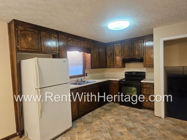 Building Photo - WOW! GORGEOUS HOME / PARTIAL FINISHED BASEMENT / RESORT STYLE POOL/ ALEXANDER HIGH SCHOOL