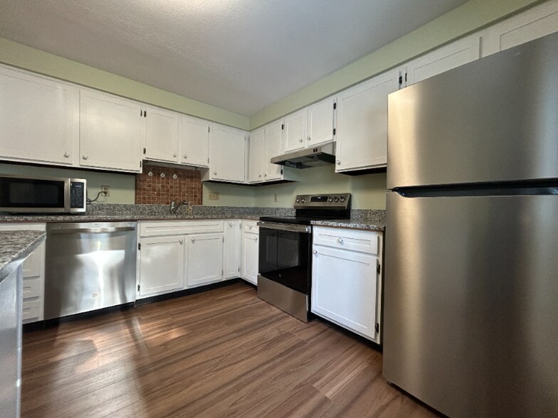 Building Photo - 24 Camp St