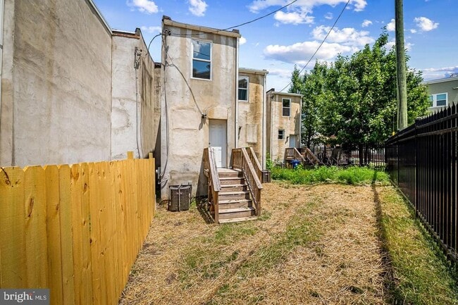 Building Photo - 1605 Clifton Ave